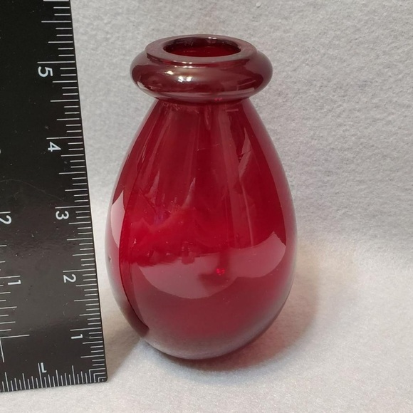 Gorgeous Vintage Ruby Red Glass BlownVases (Set of 2).Measurements in pictures. - Picture 8 of 13